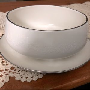 Elegant Montblanc by NORITAKE Gravy Boat with Attached Underplate